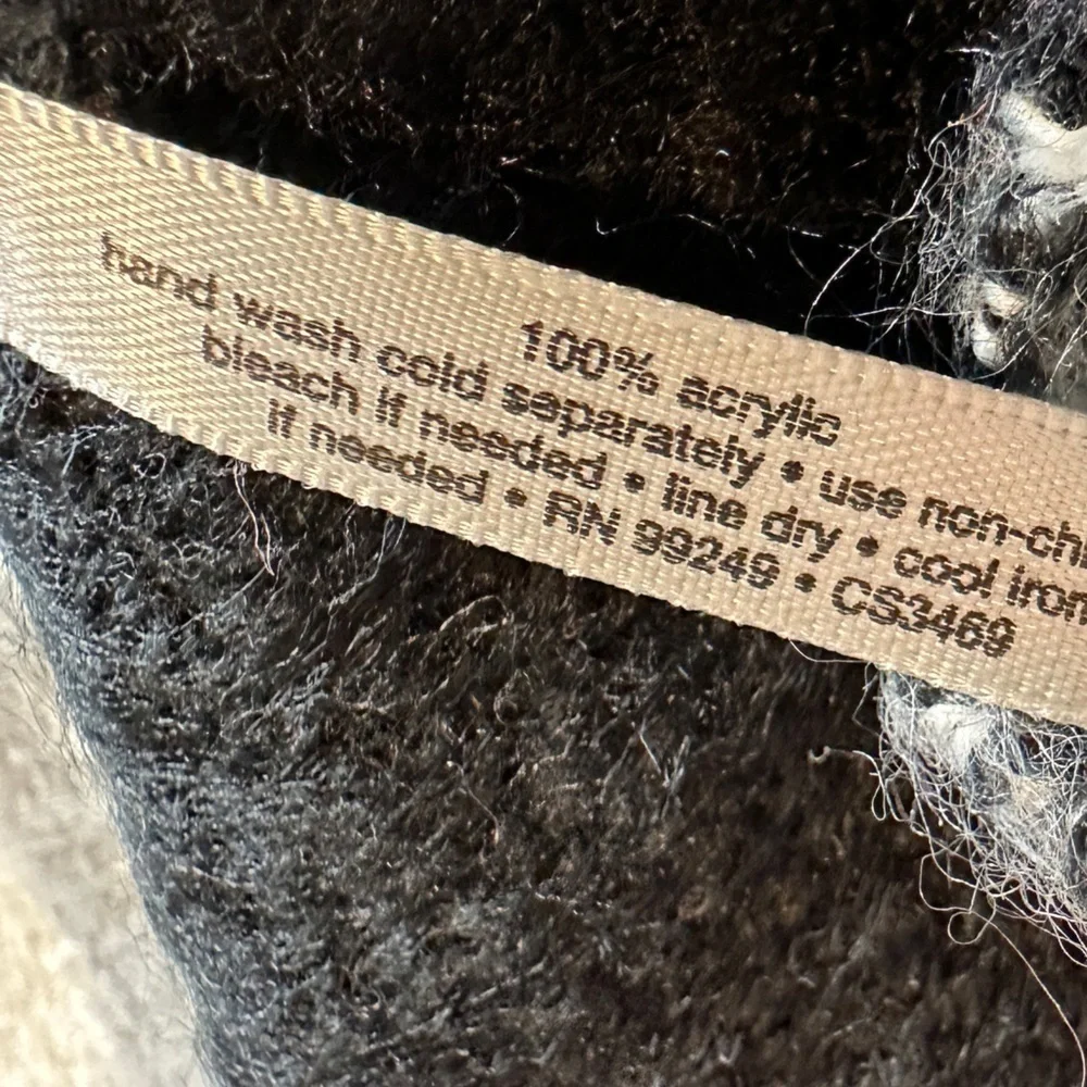 NWT Catherines long soft warm Scarf, black white gray‎ plaid approx 75